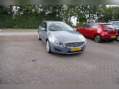 Volvo V60 - 1.6 T3 Kinetic TREKHAAK LEER CRUISE CLIMA NAVI