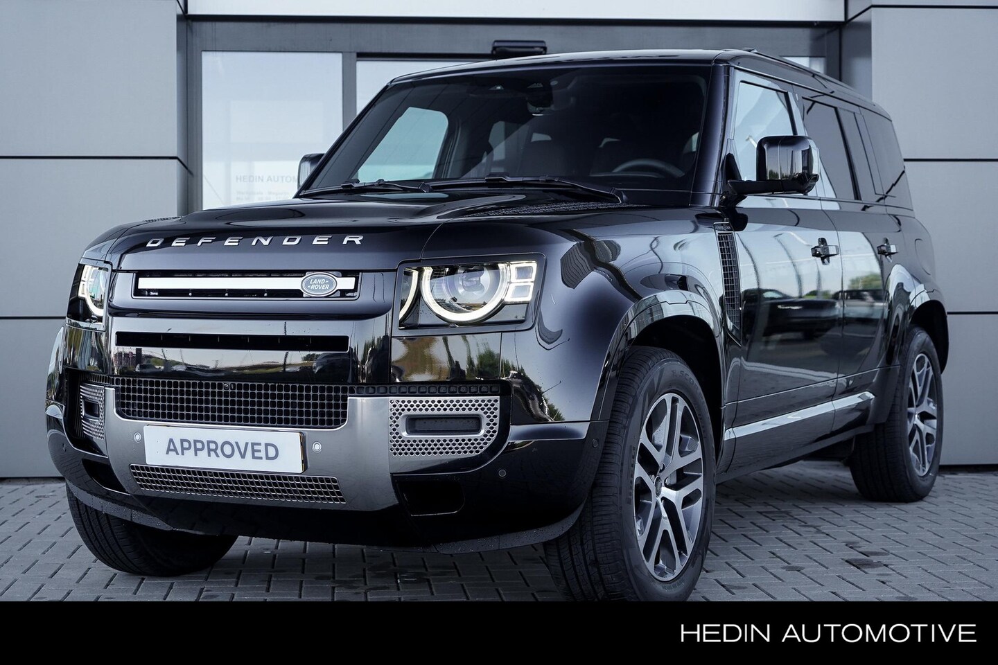 Land Rover Defender 110 - 2.0 P300e 110 S Bright Pack - Towbar - Panoramic Roof - AutoWereld.nl