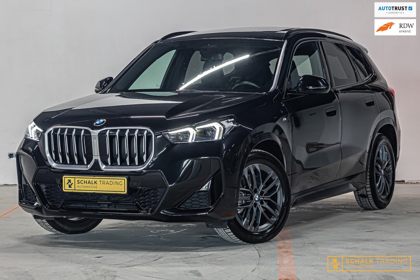 BMW X1 - SDrive20i|M-sport|Pano|E-stoel|Fabrieksgarantie|H&K - AutoWereld.nl