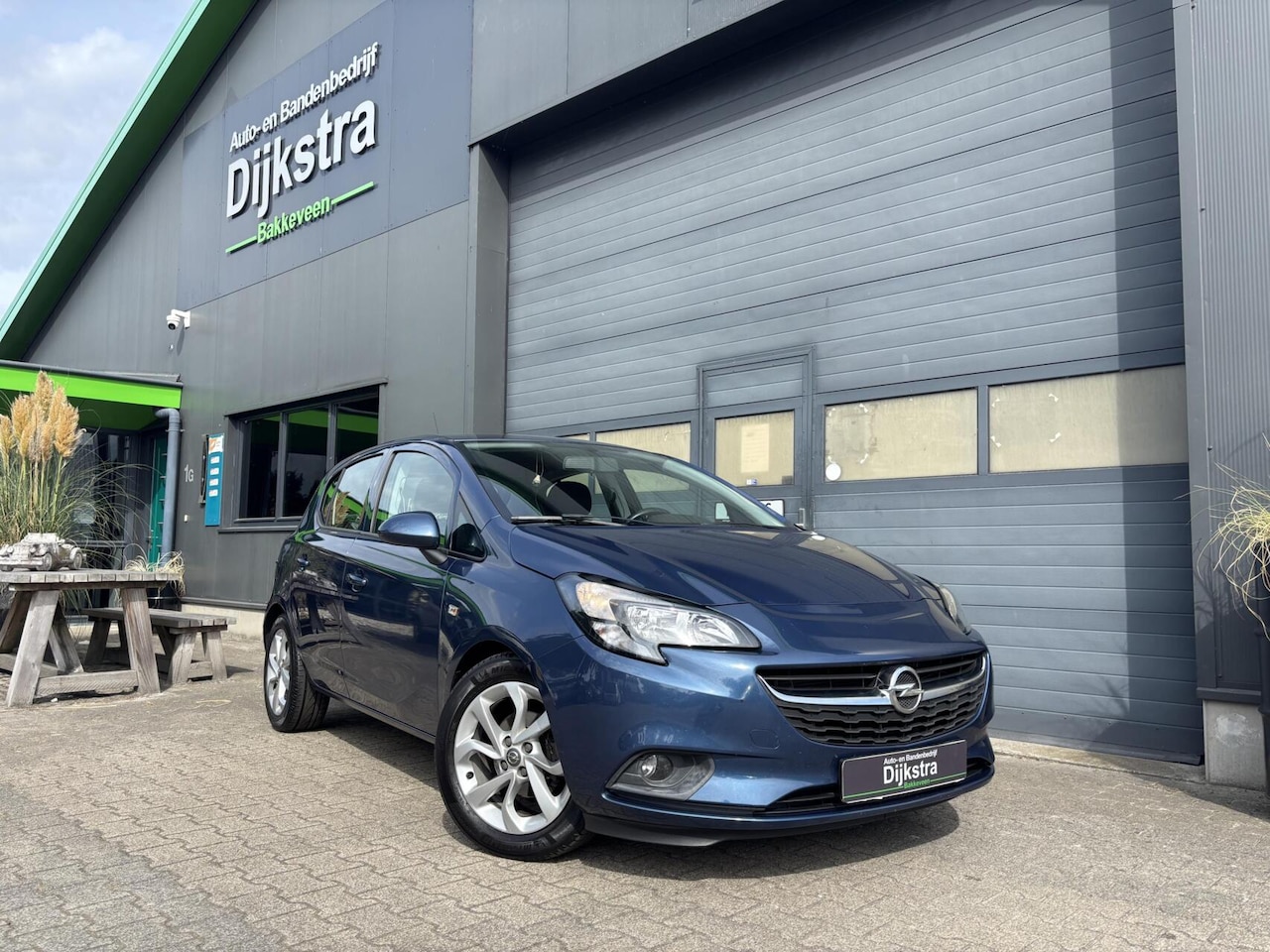 Opel Corsa - 1.4 Edition Airco/ Cruise Control/ Bluetooth