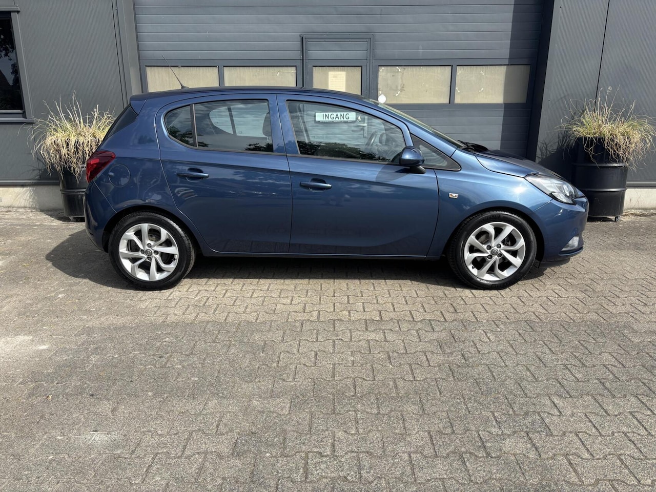 Opel Corsa - 1.4 Edition Airco/ Cruise Control/ Bluetooth