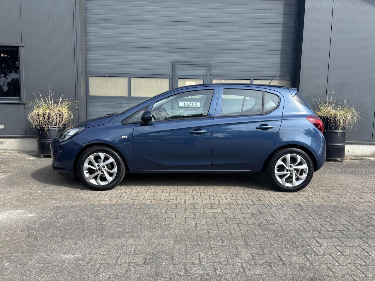 Opel Corsa - 1.4 Edition Airco/ Cruise Control/ Bluetooth