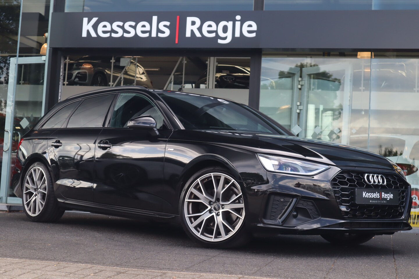 Audi A4 Avant - 40 TFSI S-line B&O 19 inch CarPlay Stoelverwarming Leer - AutoWereld.nl