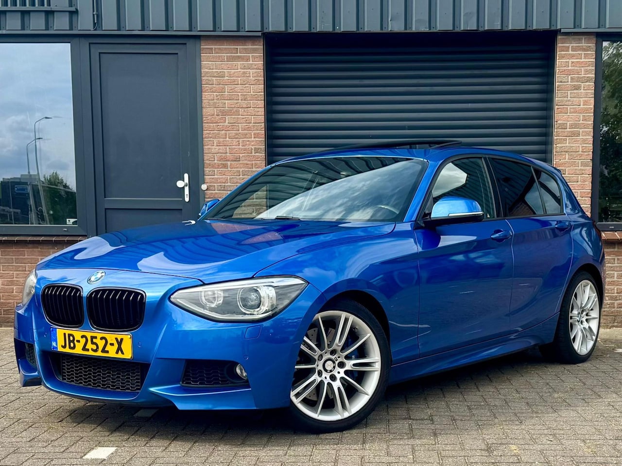 BMW 1-serie - 120d High Executive Automaat Airco Xenon Schuifdak Stoelverwarming - AutoWereld.nl