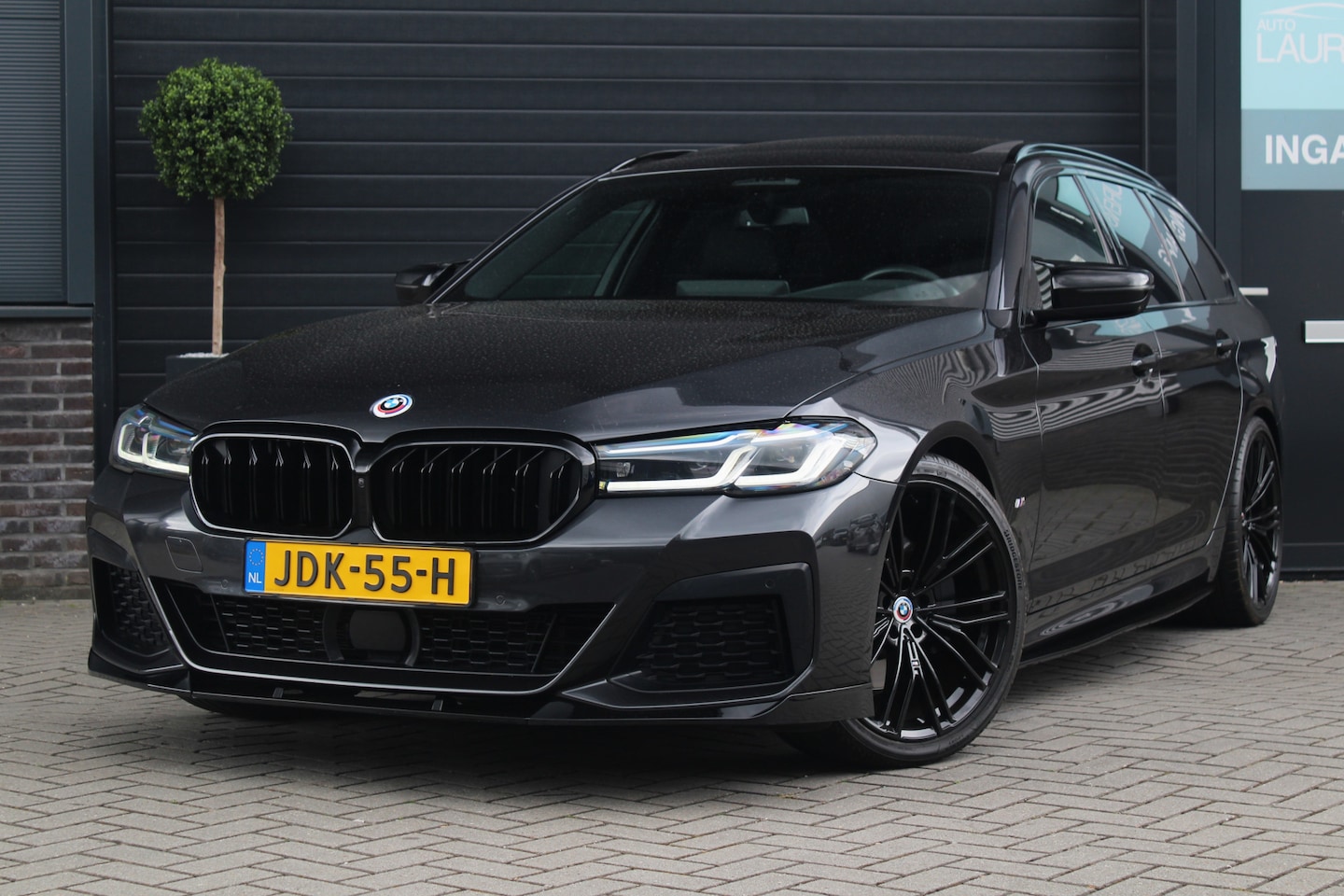 BMW 5-serie Touring - 530i M Sport | Pano | Stoelventilatie | 360 Camera | High Executive - AutoWereld.nl