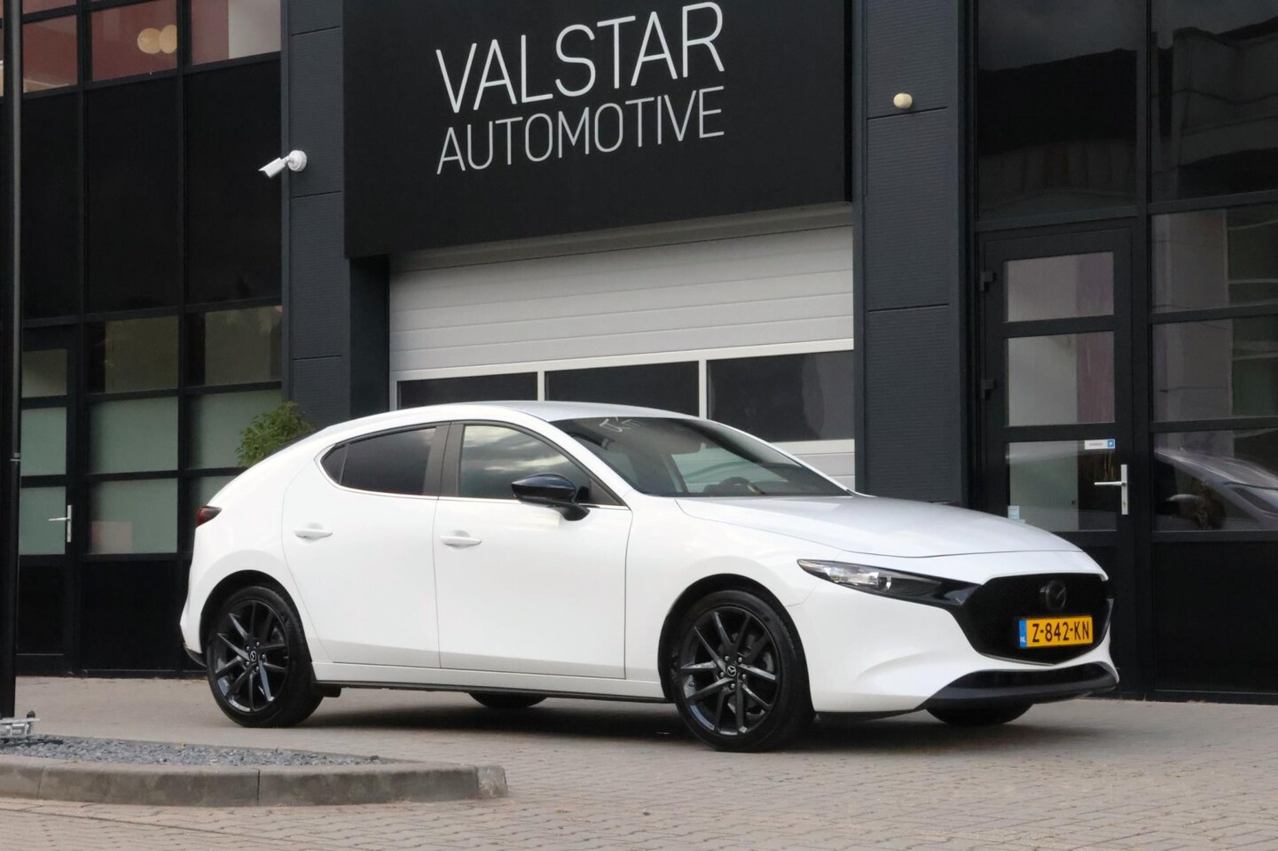 Mazda 3 - 2.0 e-SkyActiv-G M 122 HYBRID | LED | ACC | LANE ASSIST! - AutoWereld.nl