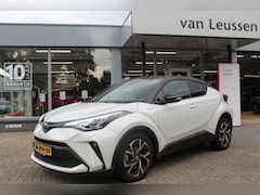 Toyota C-HR - 1.8 HYBRID DYNAMIC BI-TONE AFN. TREKHAAK DODEHOEK STOEL & STUUR & RUITENWISSER VERW