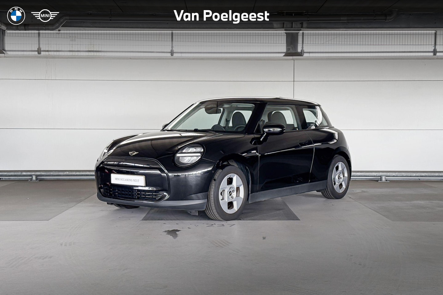 MINI Cooper - Mini E Essential 40.7 kWh - AutoWereld.nl