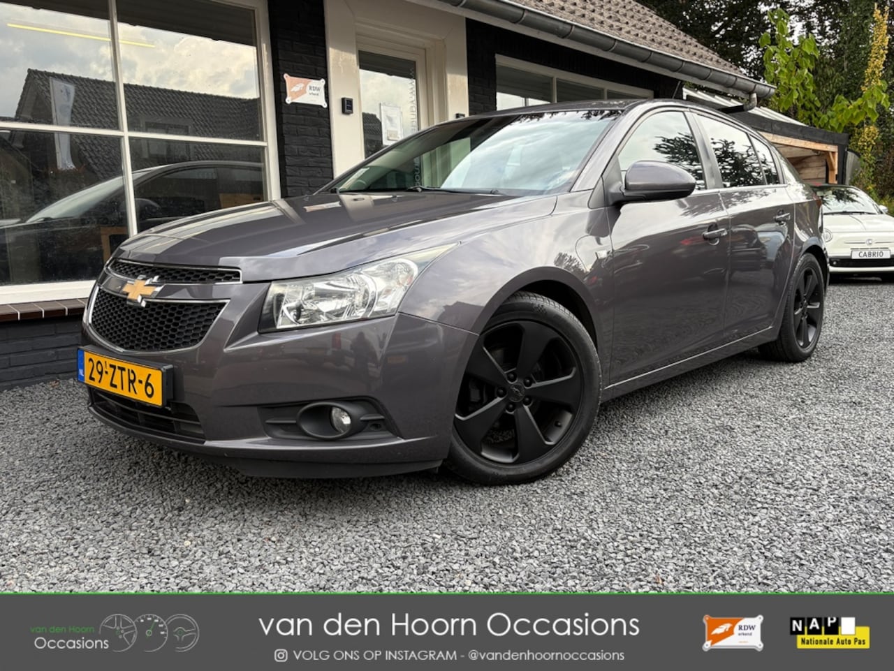 Chevrolet Cruze - 1.8 AIRCO | CRUISE | NAP | TREKHAAK | PARK.SENS - AutoWereld.nl