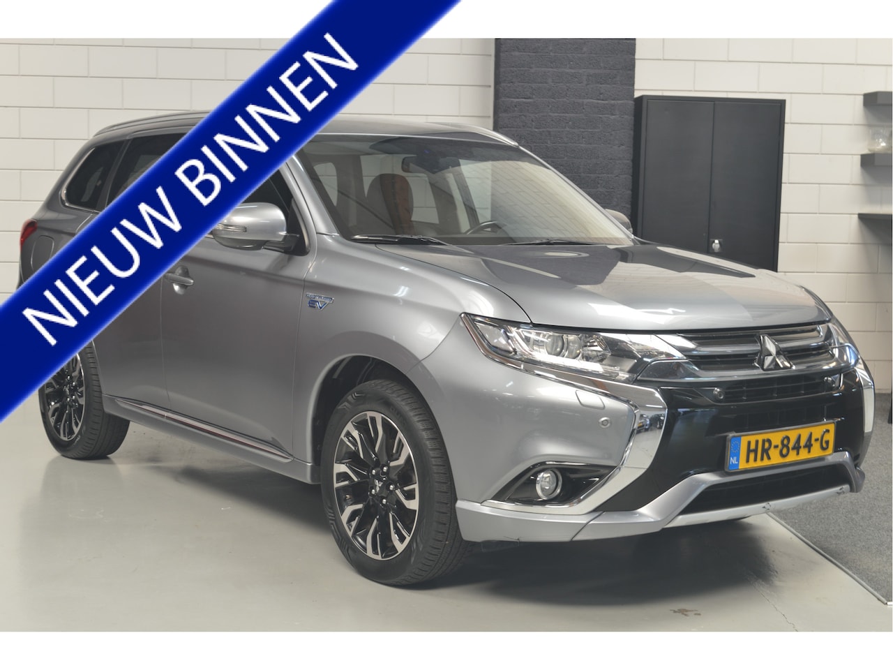 Mitsubishi Outlander - 2.0 PHEV Executive Edition // 142.000 km // CLIMA // CRUISE // TREKHAAK // CAMERA // ZATER - AutoWereld.nl