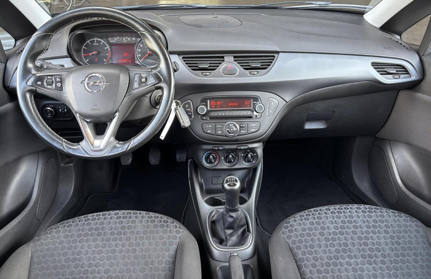 Opel Corsa - 1.4 Edition Airco/ Cruise Control/ Bluetooth!!