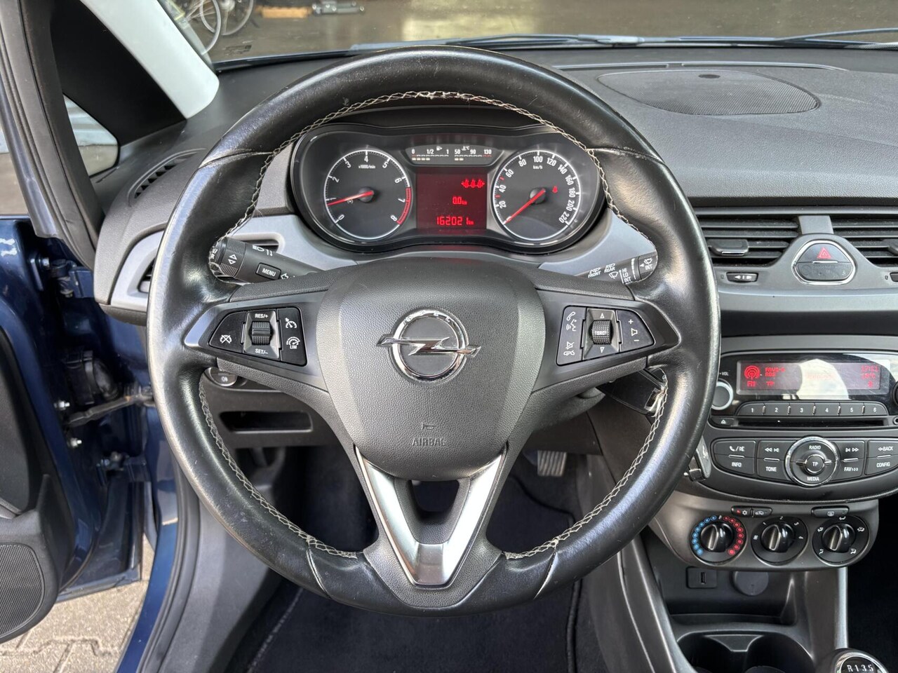 Opel Corsa - 1.4 Edition Airco/ Cruise Control/ Bluetooth!!