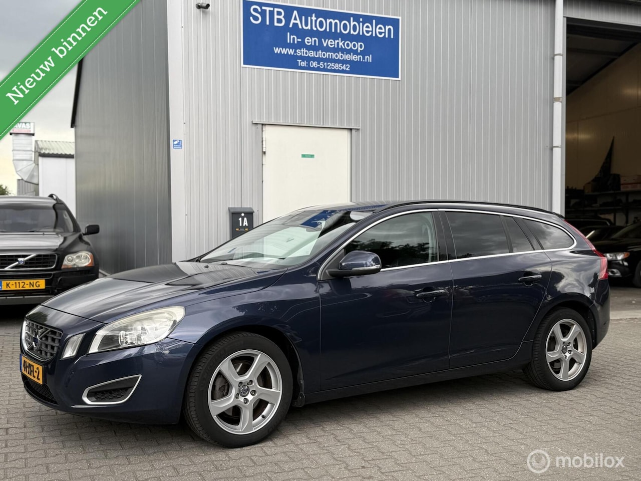 Volvo V60 - 1.6 T3 Momentum 1.6 T3 Momentum, Leder, Navi - AutoWereld.nl