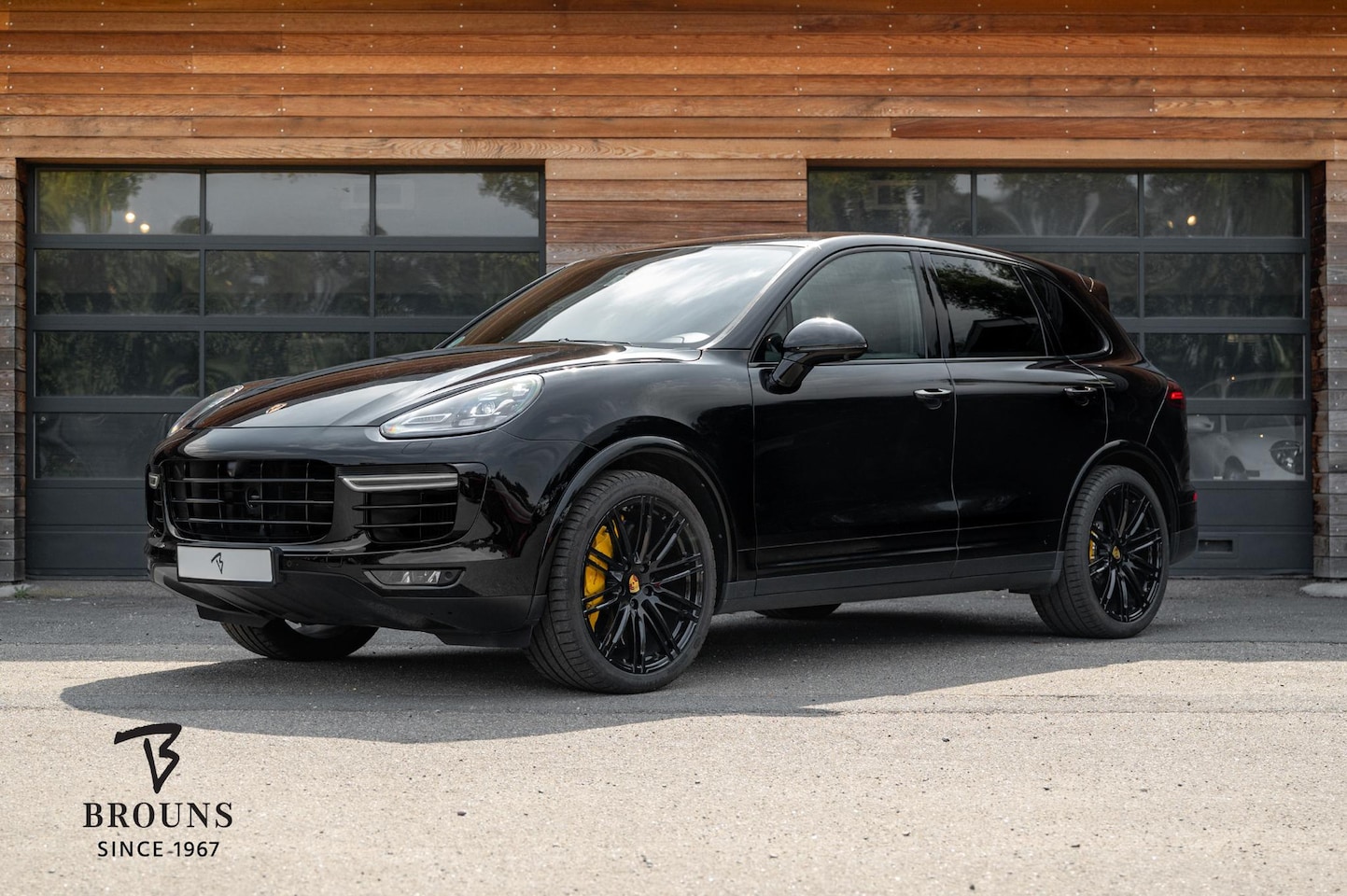 Porsche Cayenne - 4.8 Turbo S 570pk | Porsche Approved tot 06.2027 | Standverw | el.Trekh | PCCB | ACC | PDC - AutoWereld.nl