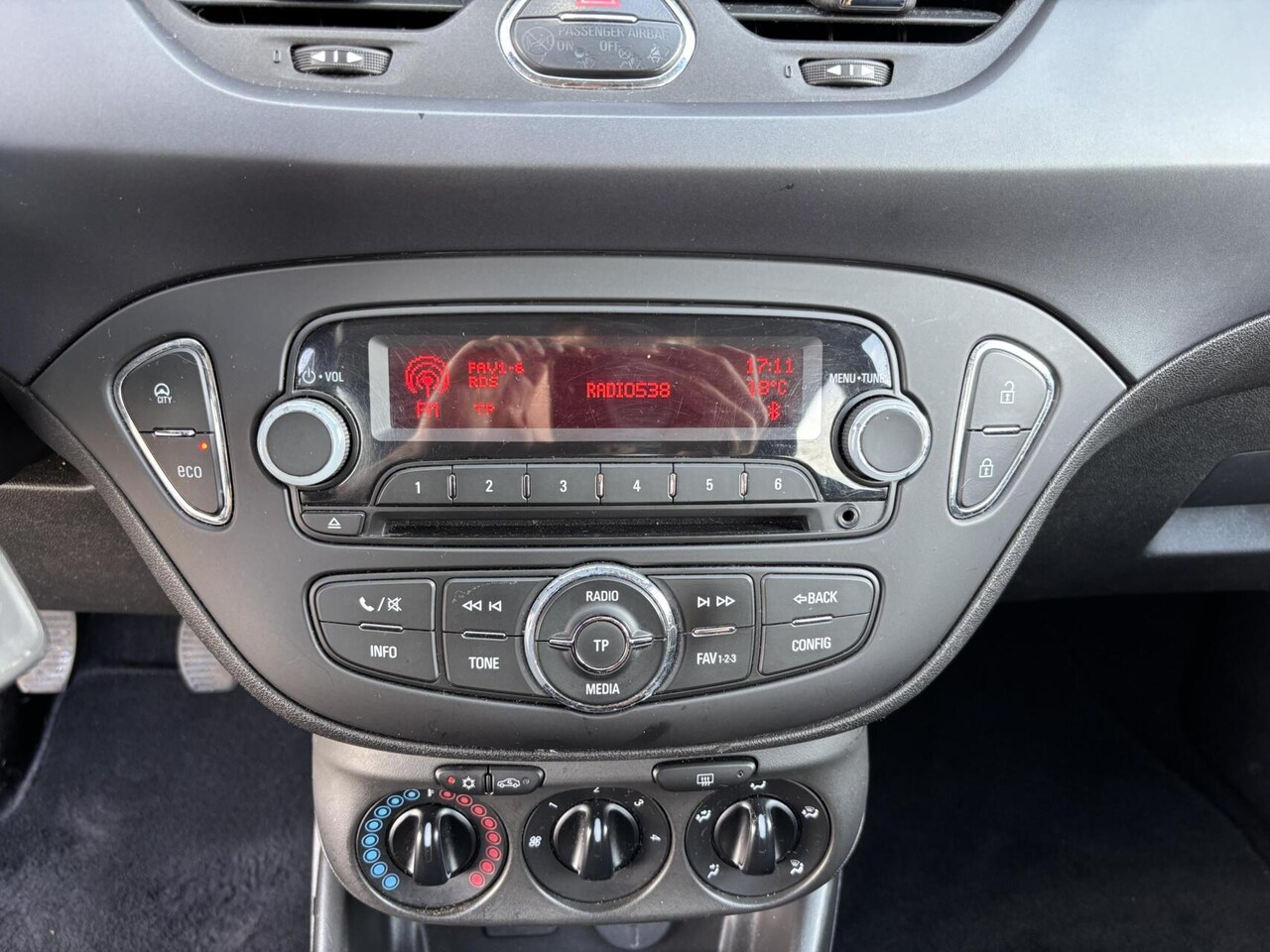 Opel Corsa - 1.4 Edition Airco/ Cruise Control/ Bluetooth!!