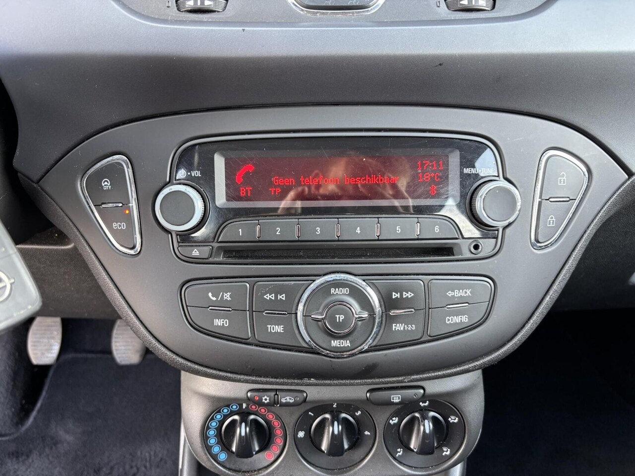 Opel Corsa - 1.4 Edition Airco/ Cruise Control/ Bluetooth!!