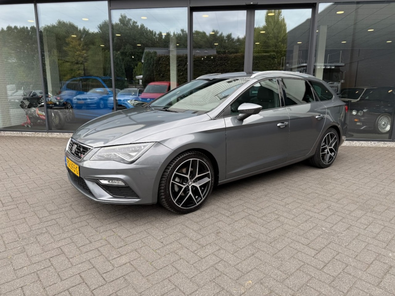 SEAT Leon - ST 1.4TSI 150pk FR,LED,Pano,Gr. Navi,Cam,Carplay,Half Leer,Clima,Cruise - AutoWereld.nl