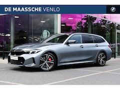 BMW 3-serie Touring - 330i M Sport Automaat / Panoramadak / Sportstoelen / Adaptieve LED / Achteruitrijcamera /
