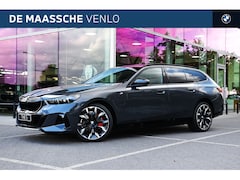 BMW 5-serie Touring - 550e xDrive M Sport Automaat / Panoramadak / Trekhaak / Bowers & Wilkins / Adaptief M Onde