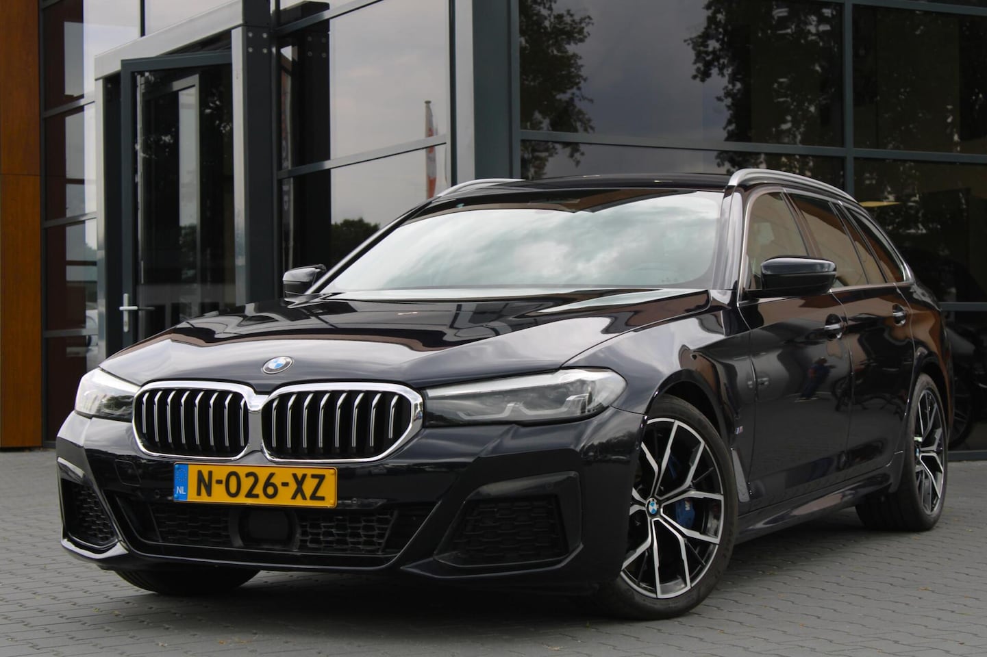 BMW 5-serie Touring - 530d M-Sport High Executive | ACC | Trekhaak - AutoWereld.nl