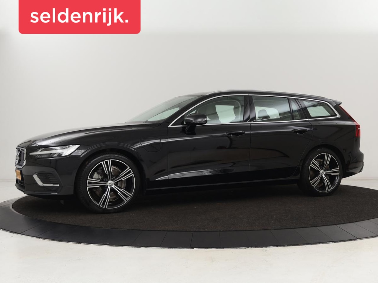 Volvo V60 - 2.0 T8 Recharge AWD Inscription | Panoramadak | Stoelventilatie | Adaptive cruise | Head-U - AutoWereld.nl