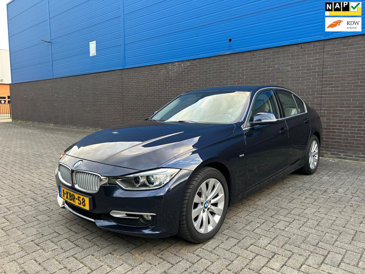 BMW 3-serie - 316i Executive | Apple CarPlay | Trekhaak | Climate Control | Cruise Control | Parkeersens - AutoWereld.nl