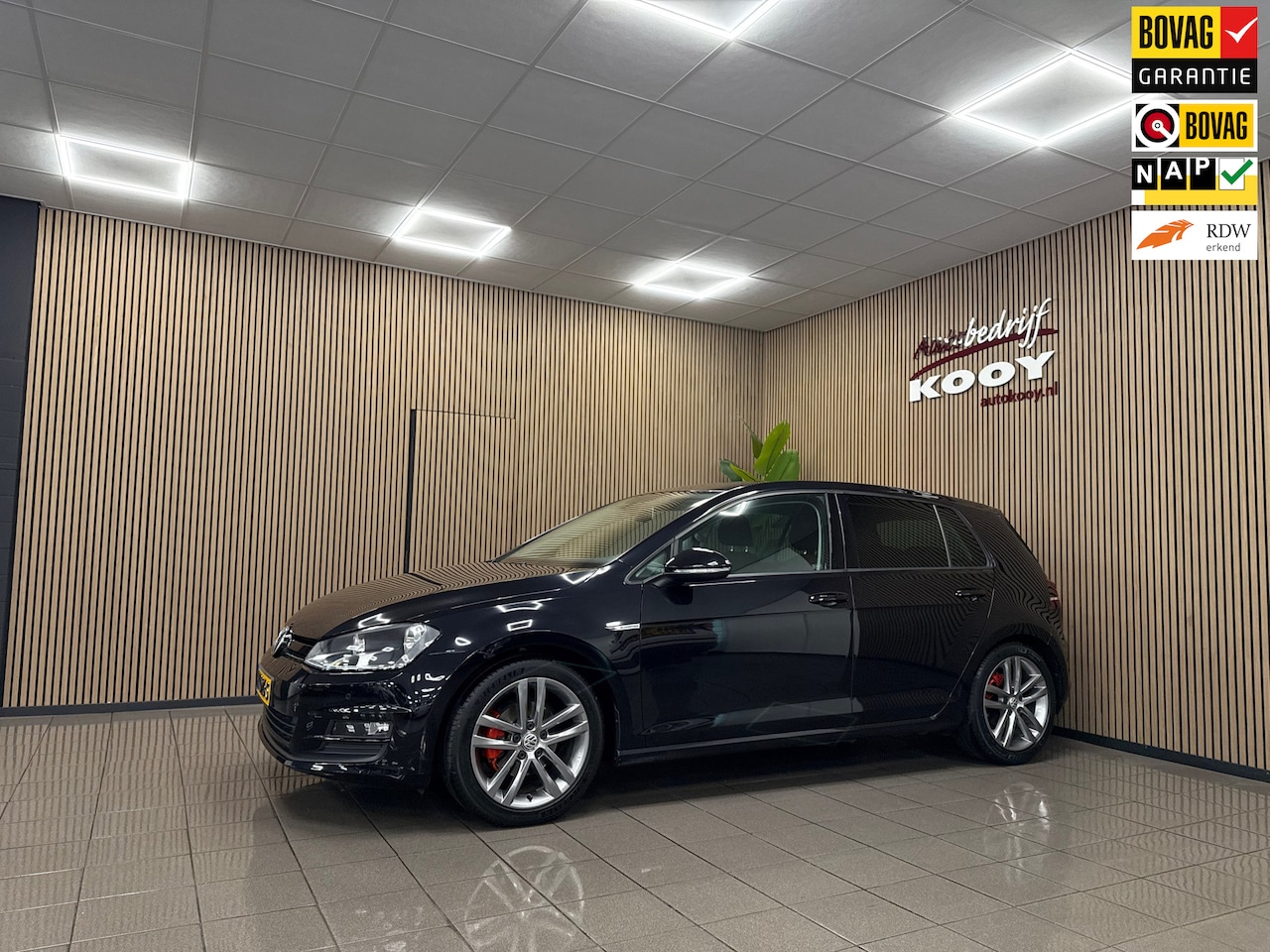 Volkswagen Golf - 1.0 TSI Business Edition Connected * Navigatie / Camera / Afn. Trekhaak / NL Auto * - AutoWereld.nl