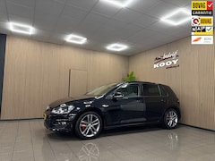 Volkswagen Golf - 1.0 TSI Business Edition Connected * Navigatie / Camera / Afn. Trekhaak / NL Auto