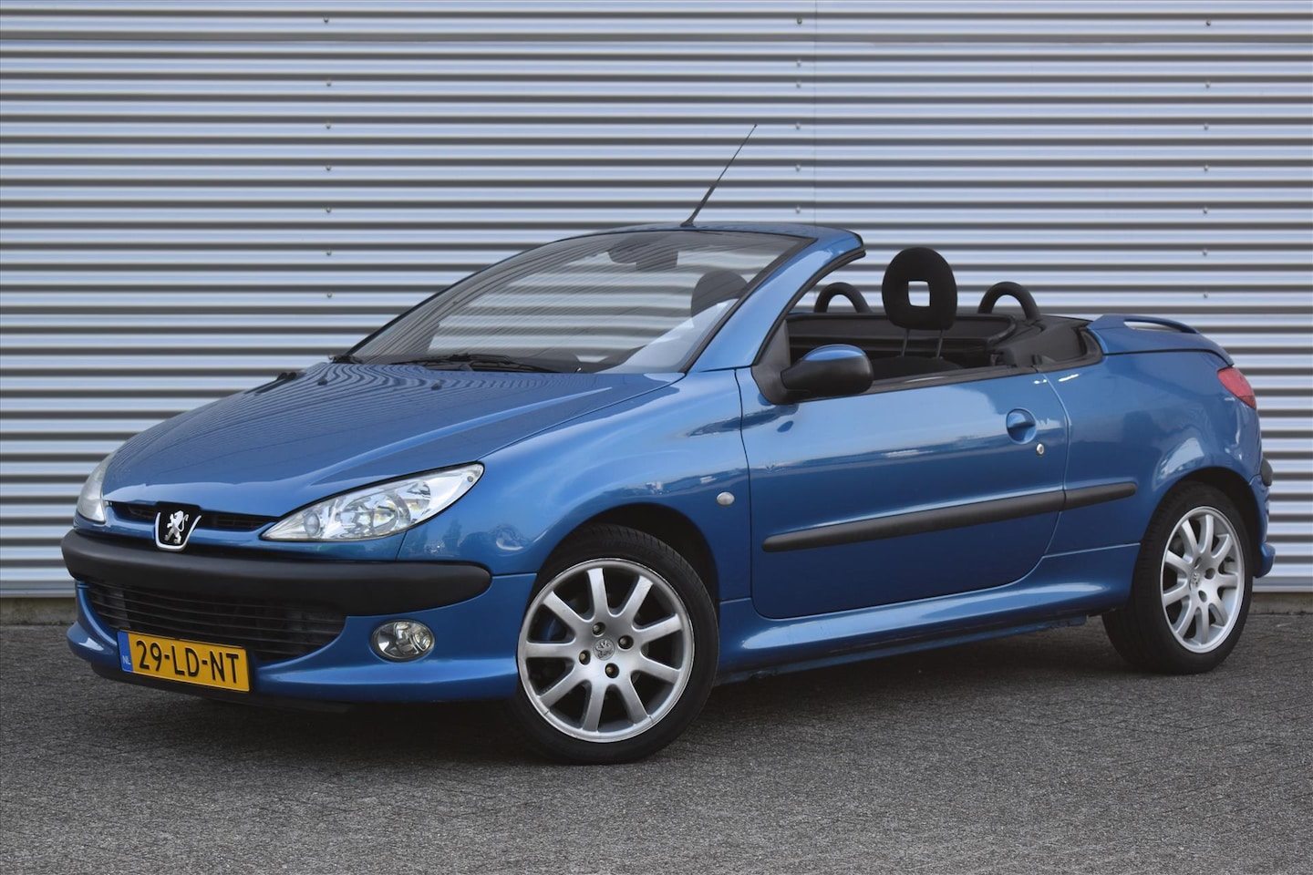 Peugeot 206 CC - 2.0 16V 136PK | Nieuwe APK | Cabrio | *meeneemprijs* - AutoWereld.nl
