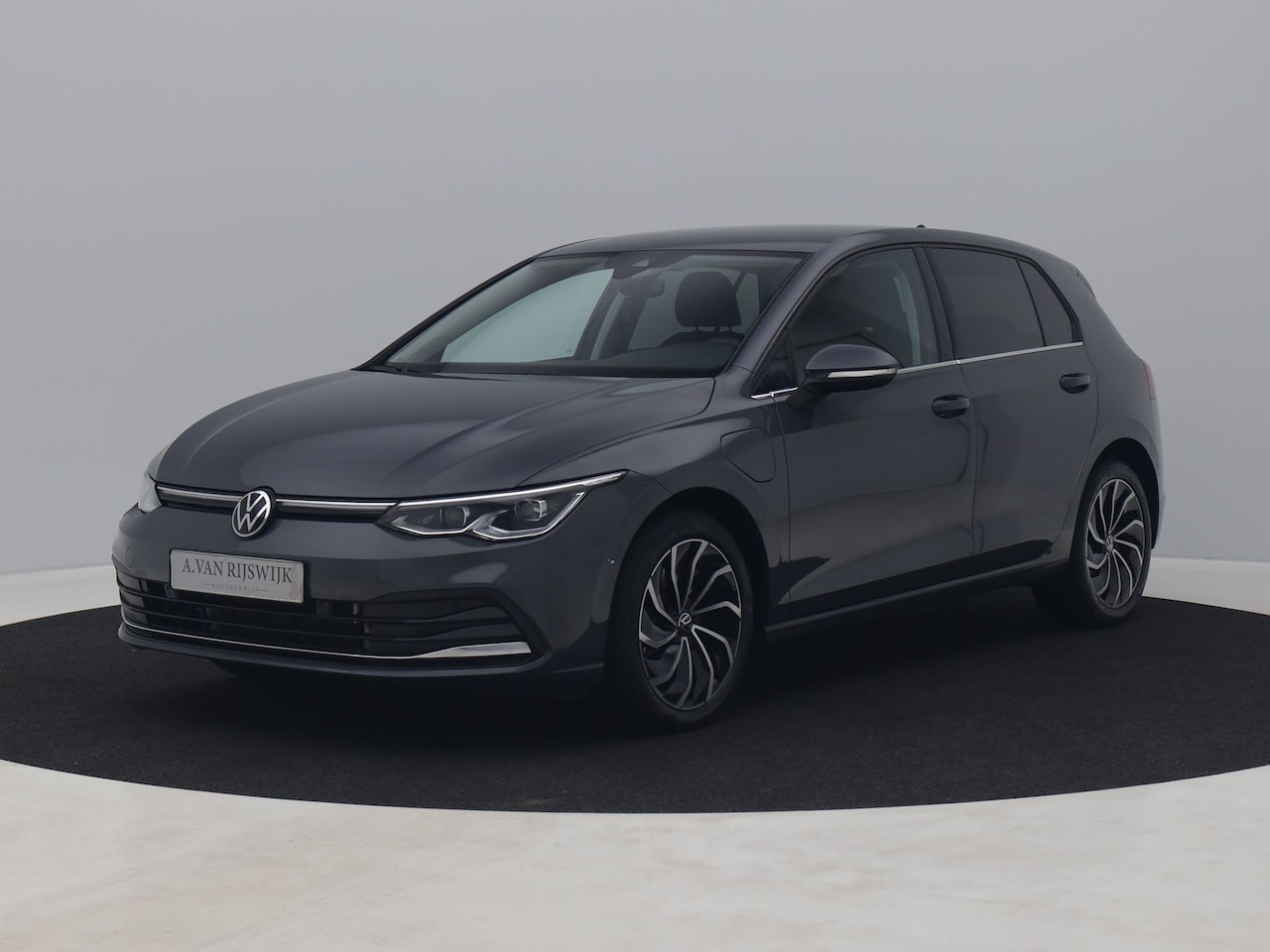 Volkswagen Golf - 1.4 eHybrid Style | CAMERA | ADAPTIVE | STOEL- EN STUURVERW. | STOELMASSAGE - AutoWereld.nl