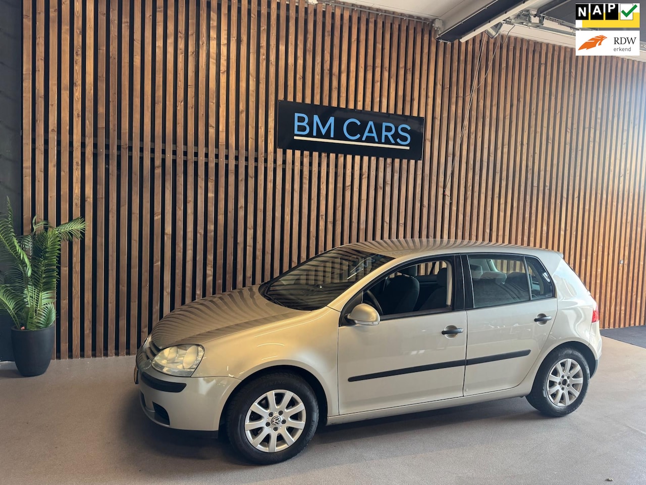 Volkswagen Golf - 1.6 FSI Comfortline AUTOMAAT,AIRCO,TRKHAAK - AutoWereld.nl