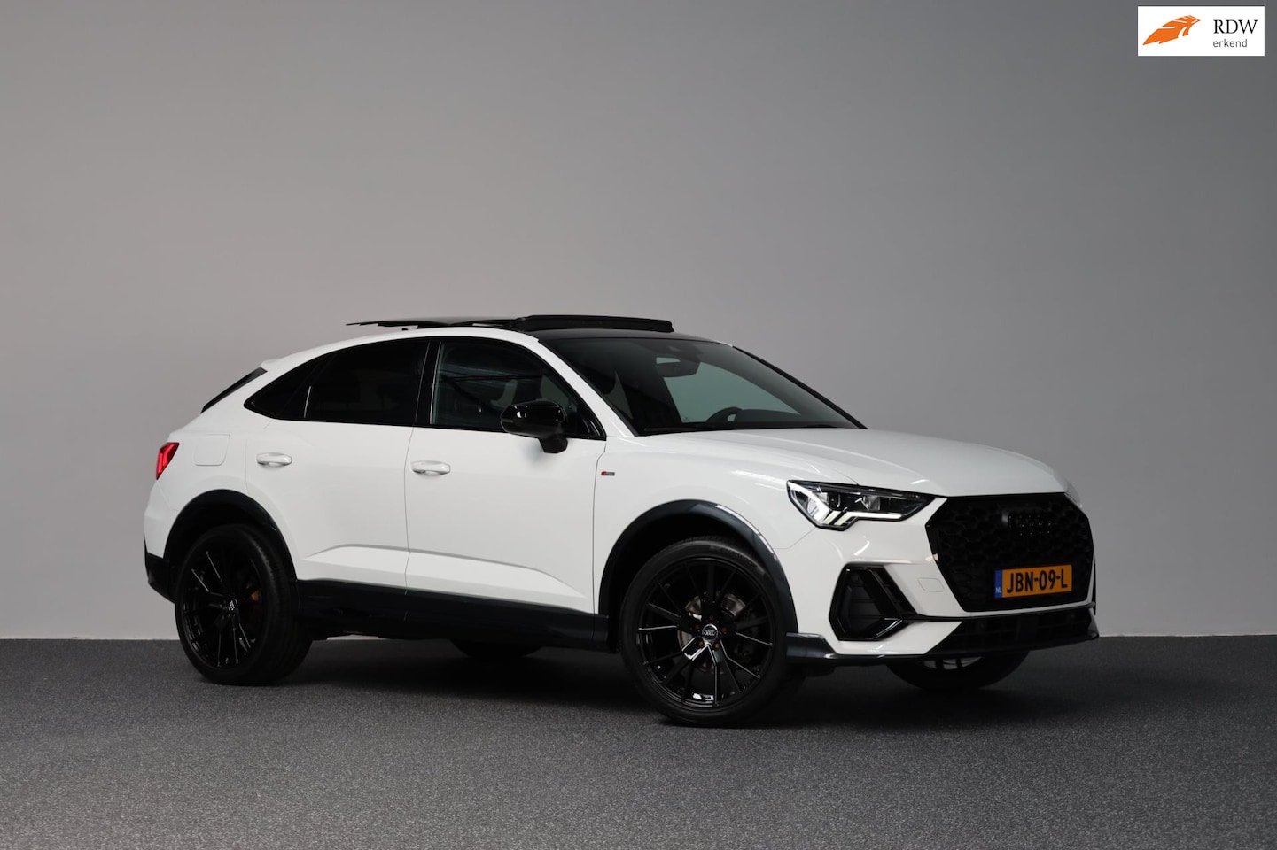Audi Q3 Sportback - 35 TFSI S Edition 3x S-line LED/VIRTUAL/SFEER/PANO/HALF LEDER+S.VERWARMING/20" LMV/CAM/LIN - AutoWereld.nl