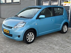 Daihatsu Sirion 2 - 1.3-16V Prestige AUTOMAAT - AIRCO - NWE APK - LM VELGEN