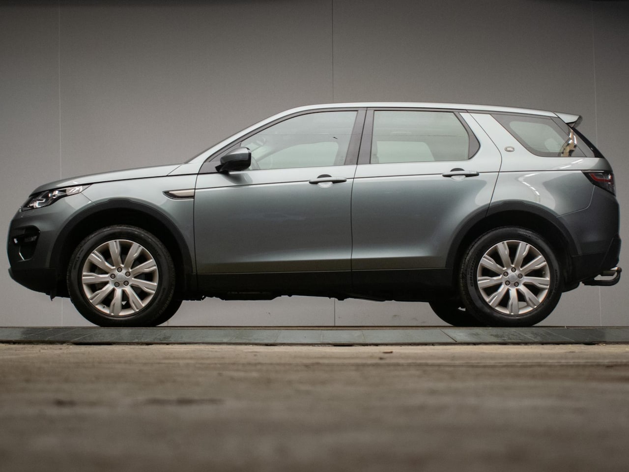 Land Rover Discovery Sport - 2.0 TD4 HSE Sport (PANORAMADAK,NAVI,CAMERA,LEDER,STOELVERWARMING,TREKHAAK,LED,XENON,NETTES - AutoWereld.nl