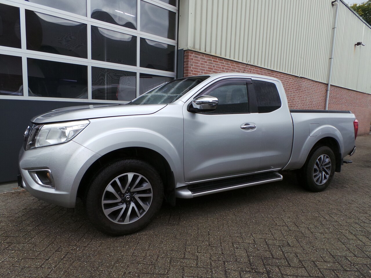 Nissan Navara - 2.3 dCi 4X4 N-Connecta King Cab Airco,Cruise,Navigatie,Lm velgen,Enz 3500kg trekken - AutoWereld.nl