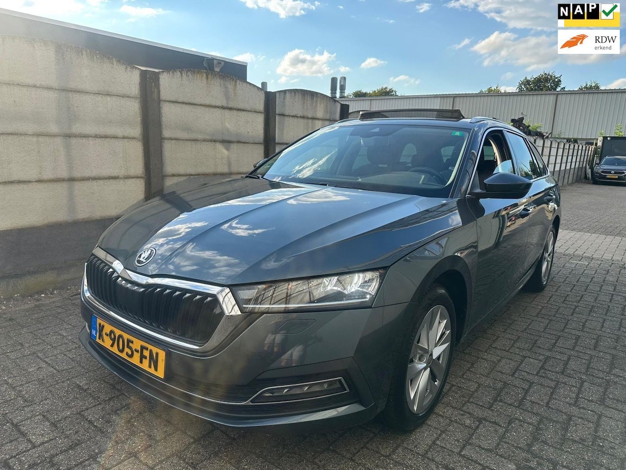Skoda Octavia Combi - 2.0 TDI Greentech Style AUTOMAAT/ PANO/ INCL BTW! - AutoWereld.nl