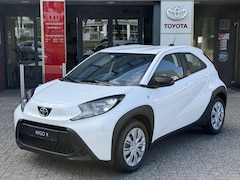 Toyota Aygo X - PLAY NIEUW DIRECT LEVERBAAR APPLE/ANDROID AIRCO AD-CRUISE CAMERA BLUETOOTH EL-RAMEN/SPIEGE