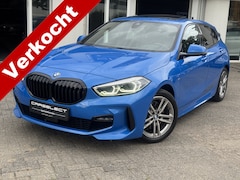BMW 1-serie - 118i High Exe M Pakket Panoramdak, Head-up, Adaptieve Cruise, DAB, trekhaak Comfort toegan