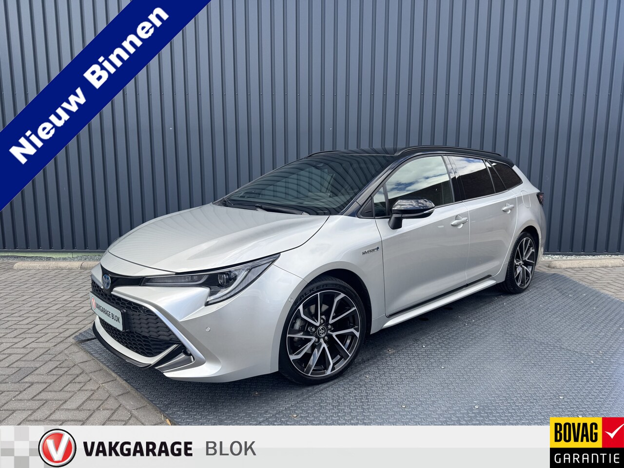 Toyota Corolla Touring Sports - 2.0 Hybrid Executive / Bi tone | JBL | Head-up | 18 inch | PDC | Rijklaar!!! - AutoWereld.nl