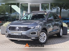 Volkswagen T-Roc - 1.0 Style TSI 115pk | Virtual | Pano | Sensoren | LED | Adaptive | Climate | Navi | Carpla