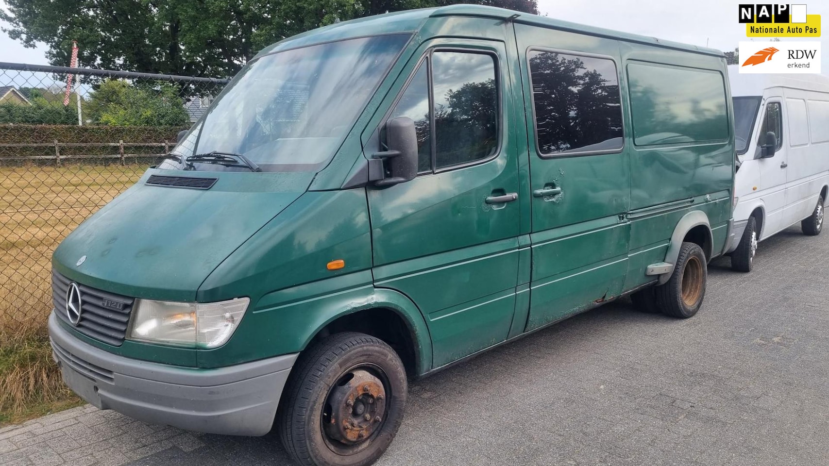 Mercedes-Benz Sprinter - 412D 2X MEDIUM + MAXI 6 TYRES MANUEEL CLEAN CAR - AutoWereld.nl