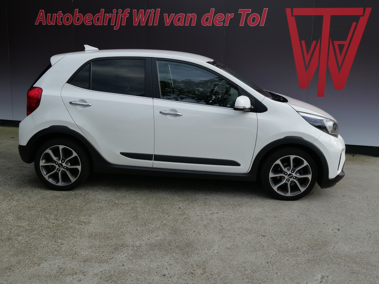 Kia Picanto - 1.0 T-GDI X-LINE | LEER | NAVIGATIE | CAMERA | 100 PK | ALL-IN!! - AutoWereld.nl