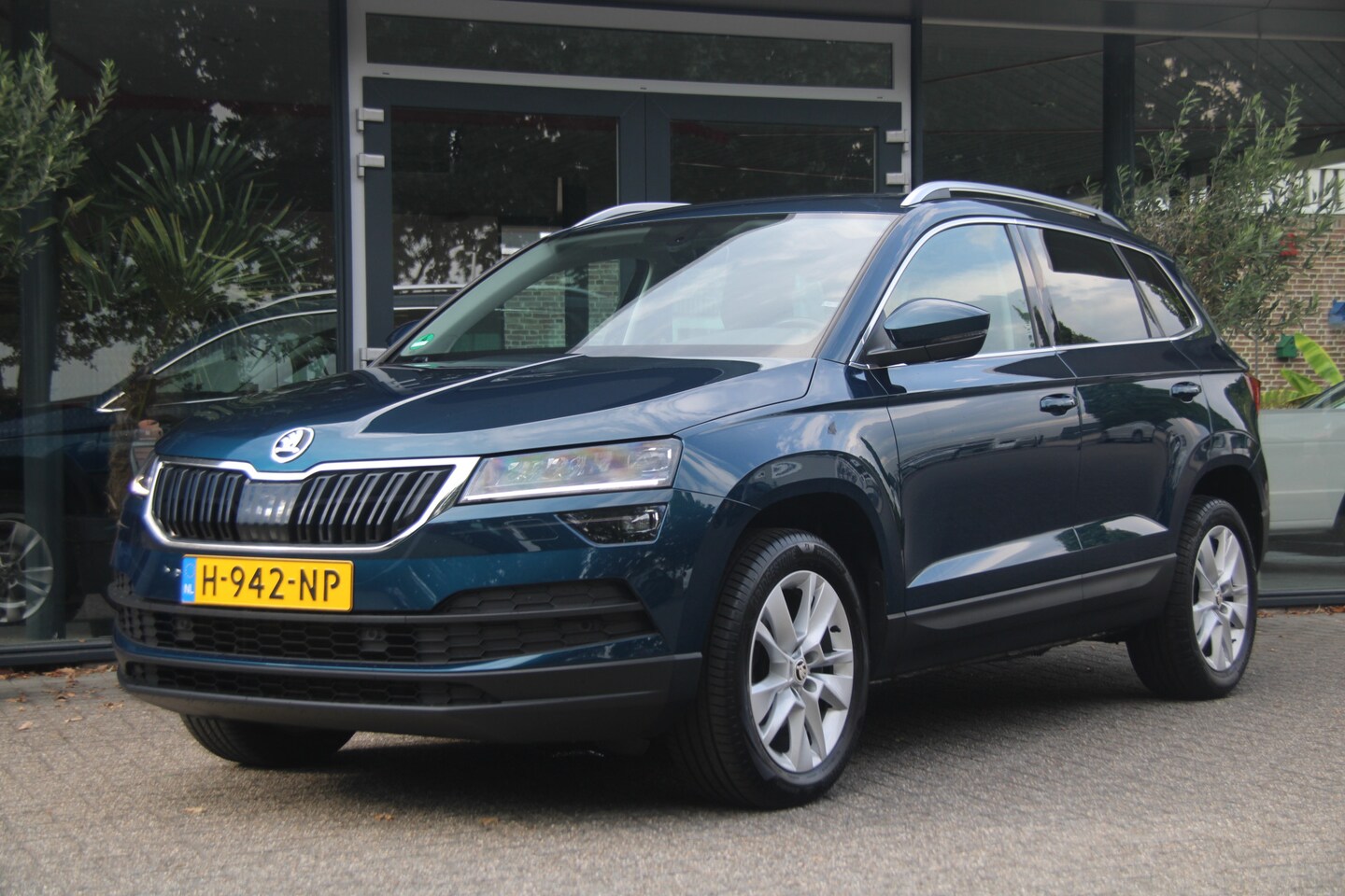 Skoda Karoq - 1.5 TSI ACT Business Edition | Virtual Cockpit | Trekhaak | Achteruitrijcamera | - AutoWereld.nl