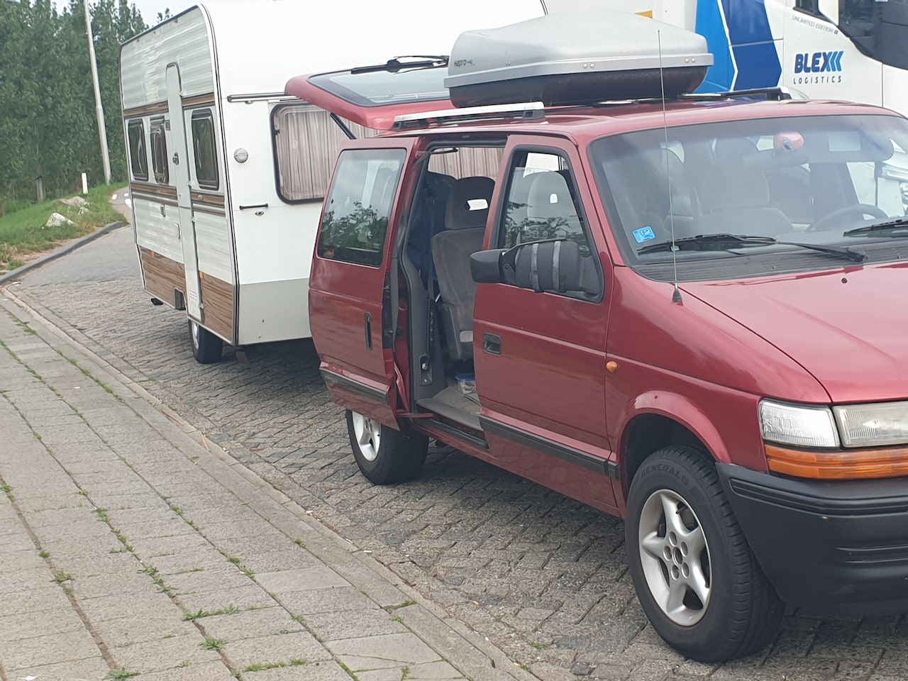 Chrysler Voyager - 3.3i V6 SE - AutoWereld.nl