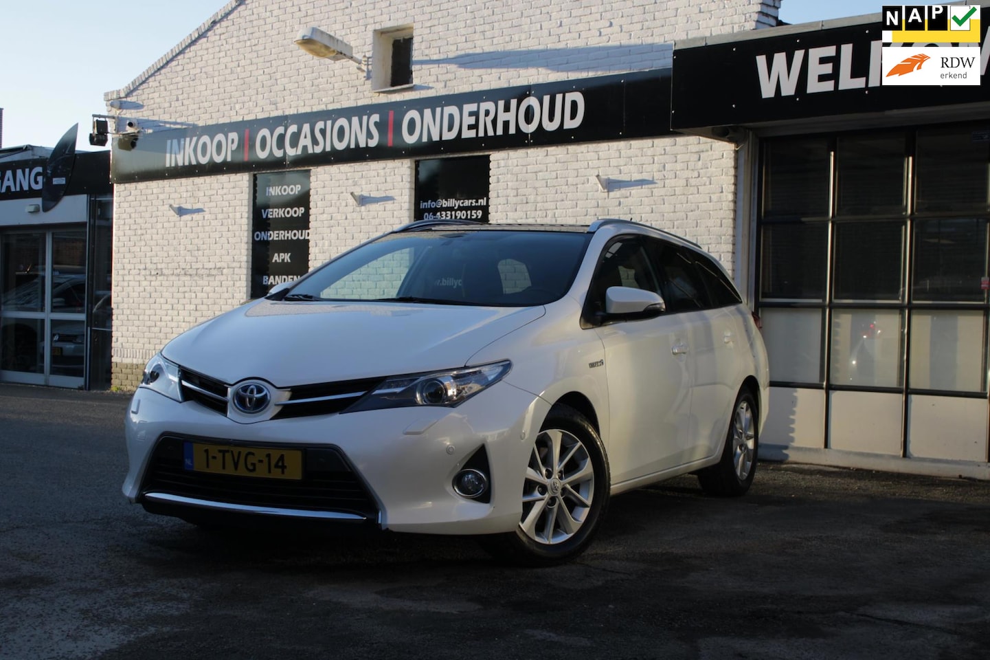 Toyota Auris Touring Sports - 1.8 Hybrid Lease+ | Airco | Elec ramen | Cruise control | Parkeer sensoren & Camra | Stoel - AutoWereld.nl