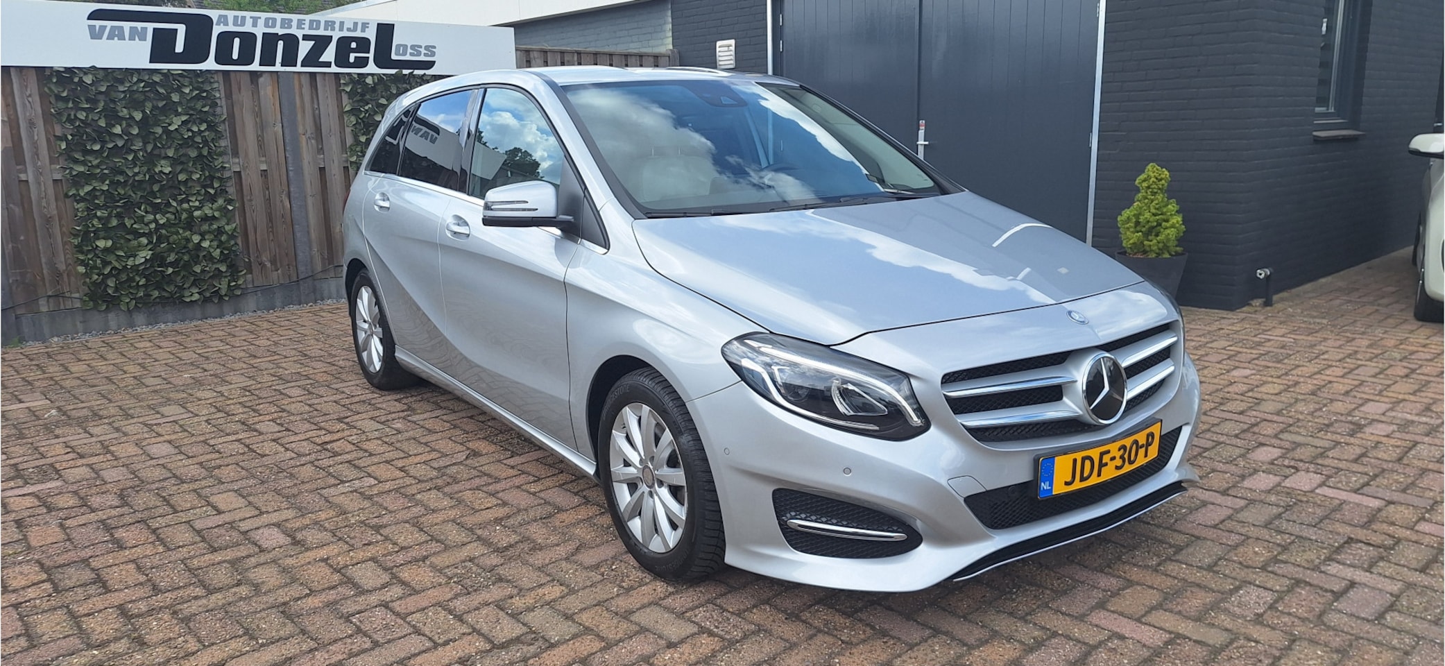 Mercedes-Benz B-klasse - 200 Prestige AUTOMAAT + LEER - AutoWereld.nl