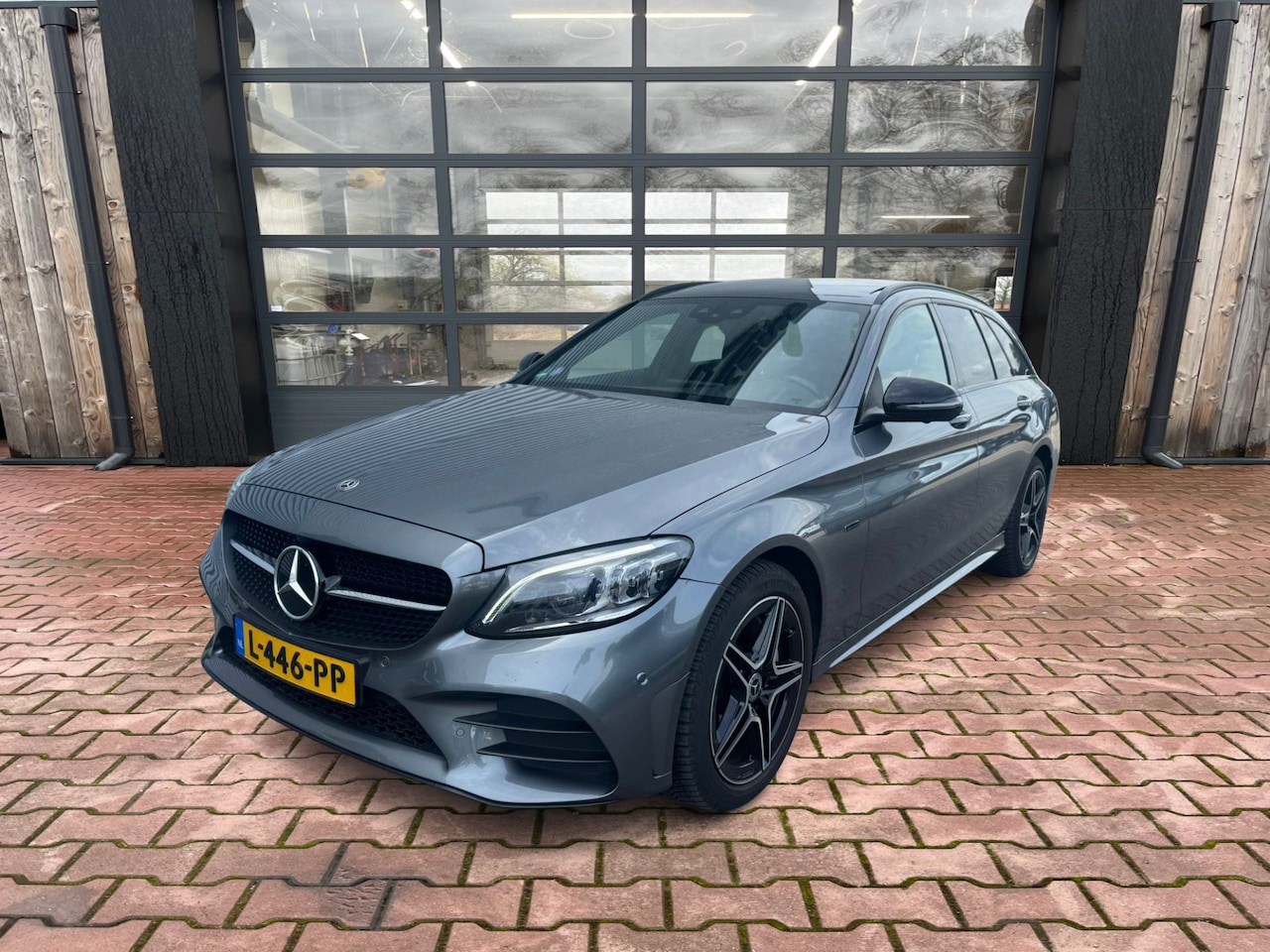 Mercedes-Benz C-klasse Estate - 300 e Business Plus Solution AMG Limited | Pano | Trekhaak | Multibeam | 360° camera | Led - AutoWereld.nl