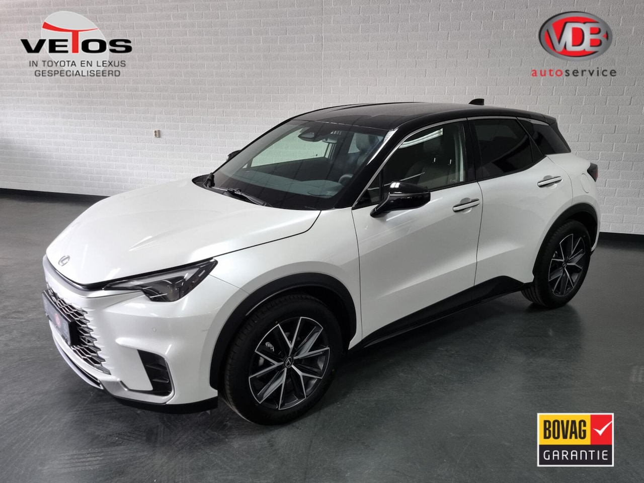 Lexus LBX - Emotion 2WD / Bi-Tone / TechPack / Elektr. Achterklep - AutoWereld.nl