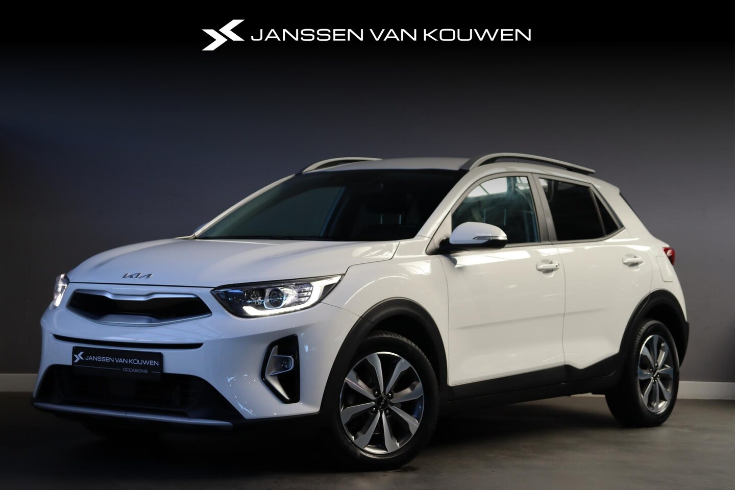 Kia Stonic - 1.0 T-GDi MHEV DynamicPlusLine Automaat Navigatie Camera Trekhaaak - AutoWereld.nl