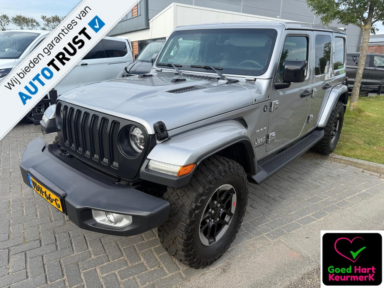 Jeep Wrangler Unlimited - 2.2D Sahara 200Pk OUTLAW 4WD, MOPART LV MUD, LEDER, BOMVOL OPTIE !!! GRIJS KENTEKEN - AutoWereld.nl